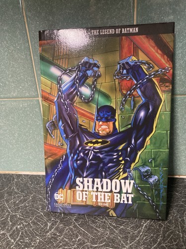 Hardback shadow the bat - dc,